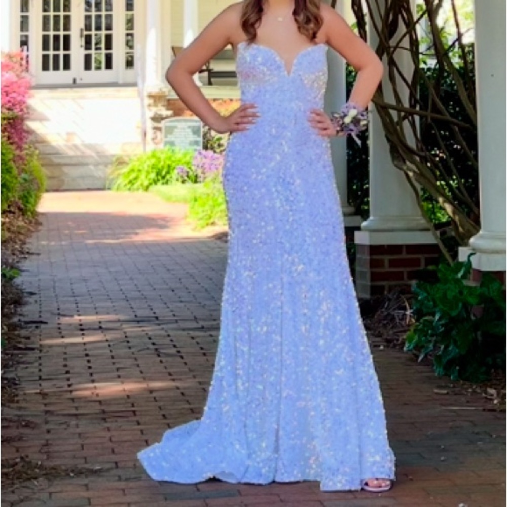 Elegant White Strapless Prom/Evening/Wedding Gown